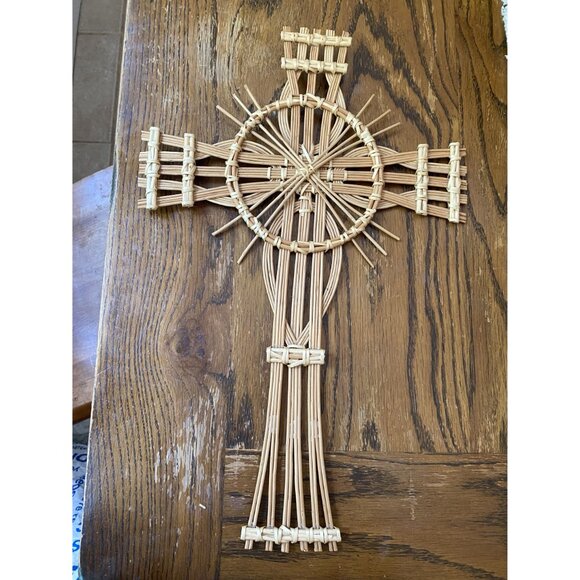 Artisan Handcrafted Woven Straw Cross Wall Hanging Decor - Picture 3 of 5